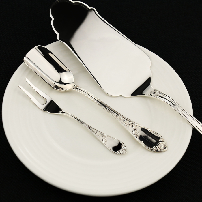 Серебряный чайный набор "Престиж": вилка для лимона, лопатка для пирожного, совок для сахара - артикул: AK01180 - стоимость: 68 800 руб. Серебряный чайный набор "Престиж": вилка для лимона, лопатка для пирожного, совок для сахара - артикул: AK01180 | Мосподарок