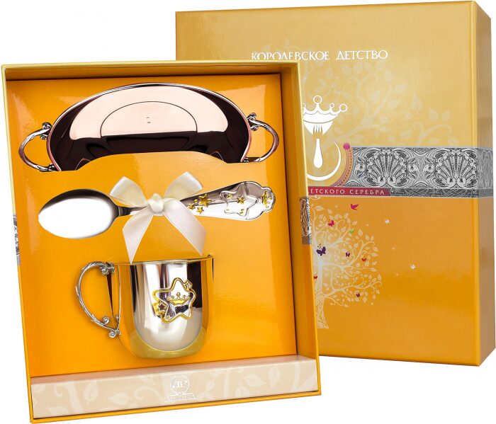 Набор детский серебряный КД "Звезда" с позолотой (3 предмета, с кружкой и блюдцем) - артикул: AK01512 - стоимость: 73 700 руб. Набор детский серебряный КД "Звезда" с позолотой (3 предмета, с кружкой и блюдцем) - артикул: AK01512 | Мосподарок
