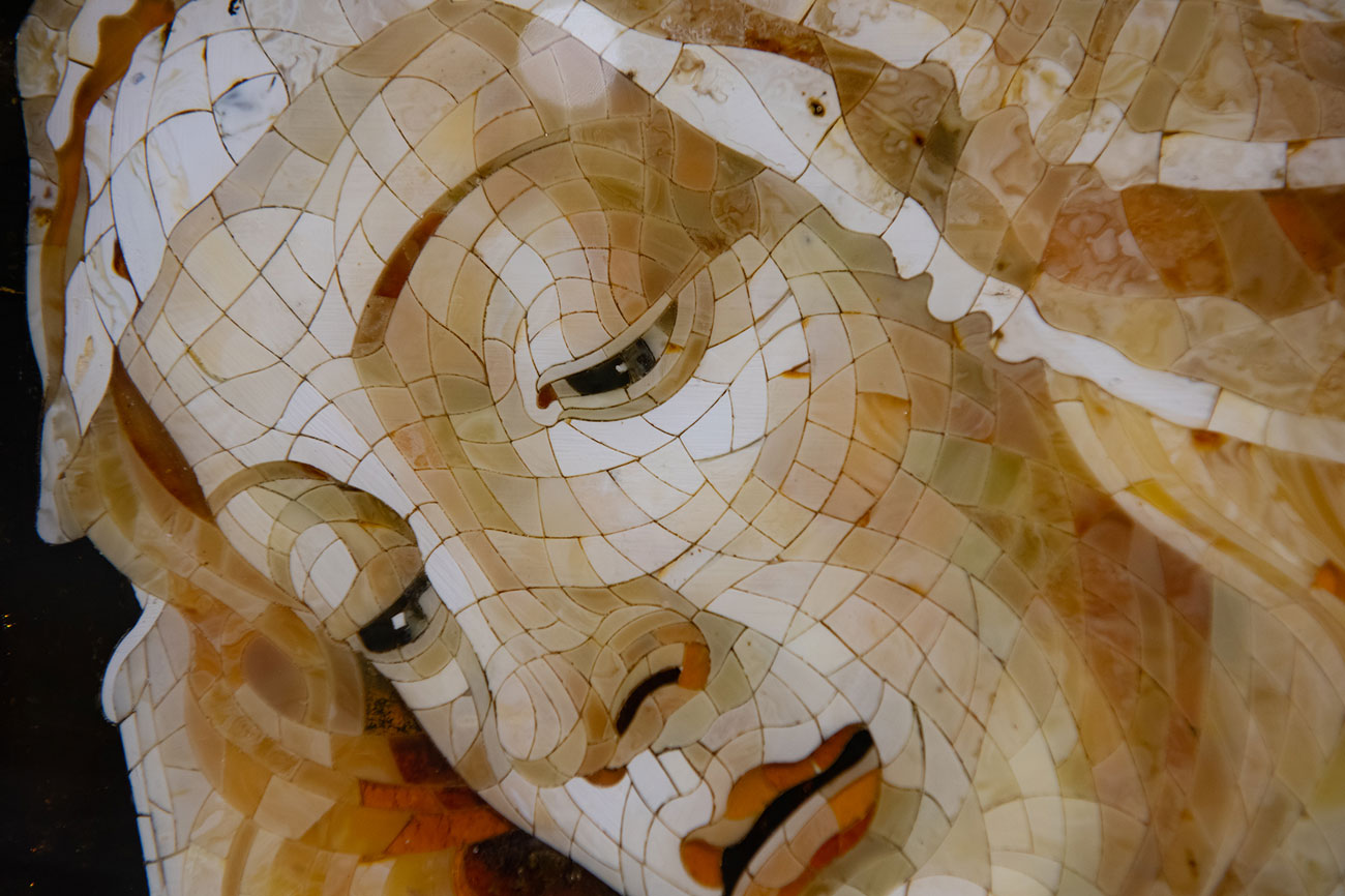 Панно из янтаря «Мадонна Магнификат» Сандро Боттичелли - артикул: 73401 | Мосподарок 