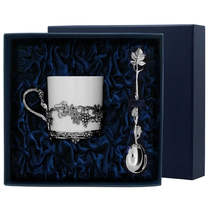 Чайная чашка из серебра "Виноград" с ложкой - артикул: AK01150 - стоимость: 51 500 руб. Чайная чашка из серебра "Виноград" с ложкой - артикул: AK01150 | Мосподарок