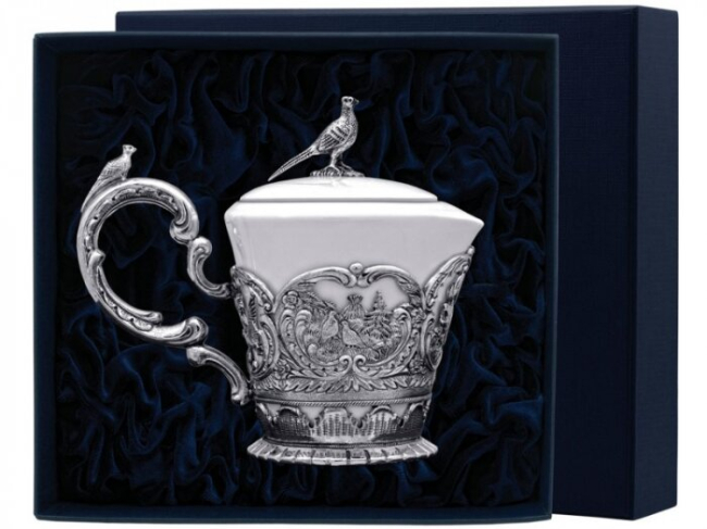 Серебряный сливочник «Королевская охота» с чернением и футляром