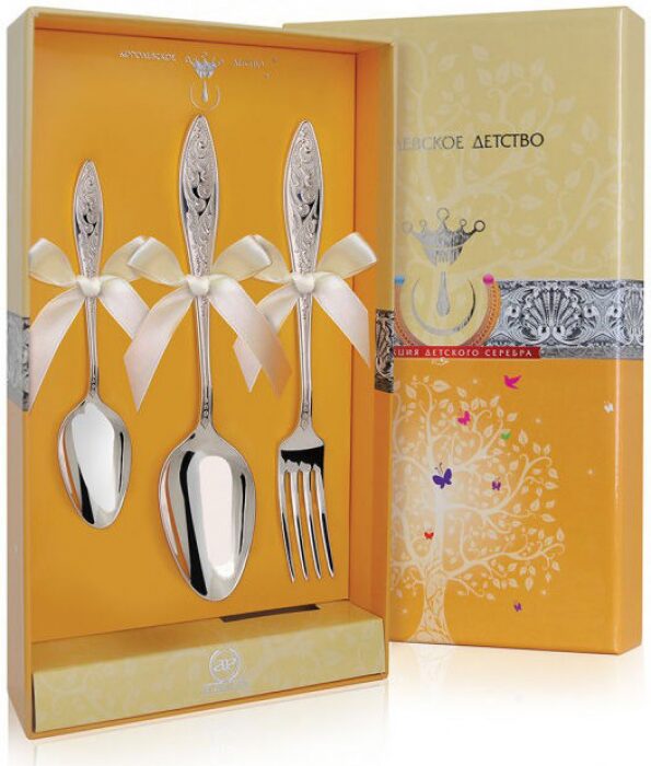 Набор детских серебряных столовых приборов КД "Морозко": вилка, ложка, чайная ложка, на 1 персону - артикул: AK01158 - стоимость: 37 500 руб. Набор детских серебряных столовых приборов КД "Морозко": вилка, ложка, чайная ложка, на 1 персону - артикул: AK01158 | Мосподарок