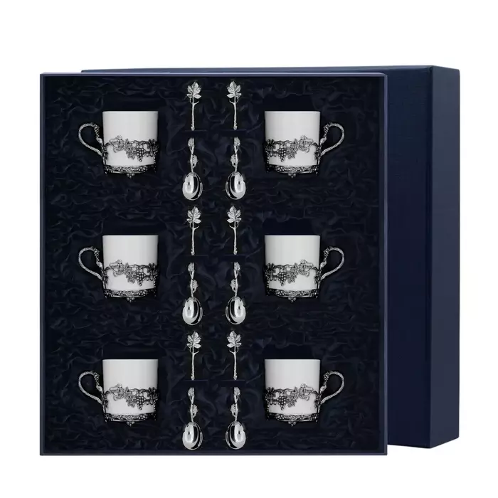 Кофейный набор из серебра и фарфора "Виноград": ложка, чашка с чернением - артикул: AK01607 - стоимость: 257 000 руб. Кофейный набор из серебра и фарфора "Виноград": ложка, чашка с чернением - артикул: AK01607 | Мосподарок