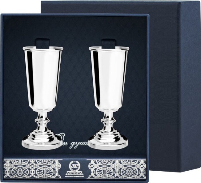 Набор рюмок для водки из серебра "Джентльмен" на 2 персоны Набор рюмок для водки из серебра "Джентльмен" на 2 персоны