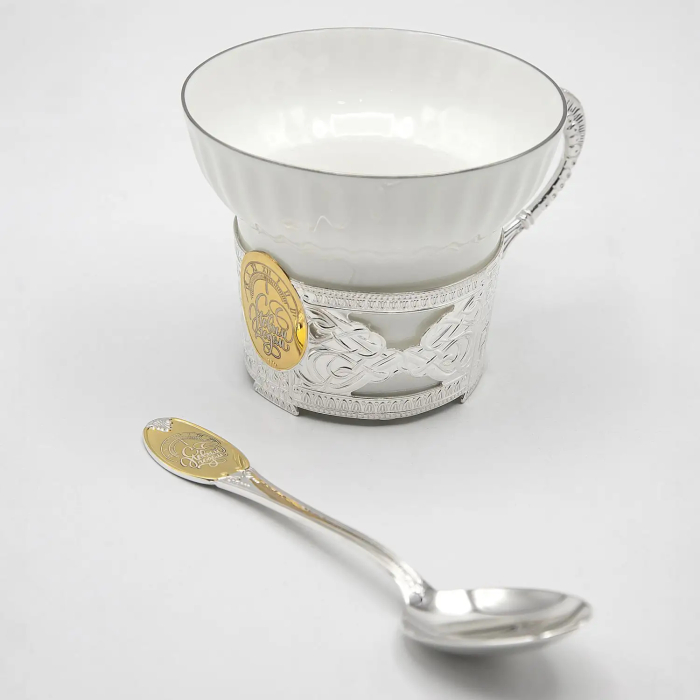 Набор для чая из фарфора и серебра "Куранты": 2 предмета, на 1 персону - артикул: AK01882 - стоимость: 33 900 руб. Набор для чая из фарфора и серебра "Куранты": 2 предмета, на 1 персону - артикул: AK01882 | Мосподарок