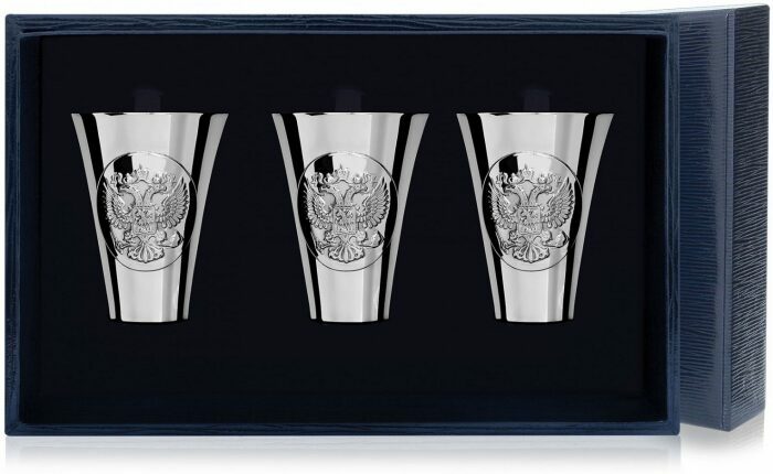 Набор стопок для водки из серебра "Герб" на 3 персоны - артикул: AK01402 - стоимость: 39 500 руб. Набор стопок для водки из серебра "Герб" на 3 персоны - артикул: AK01402 | Мосподарок