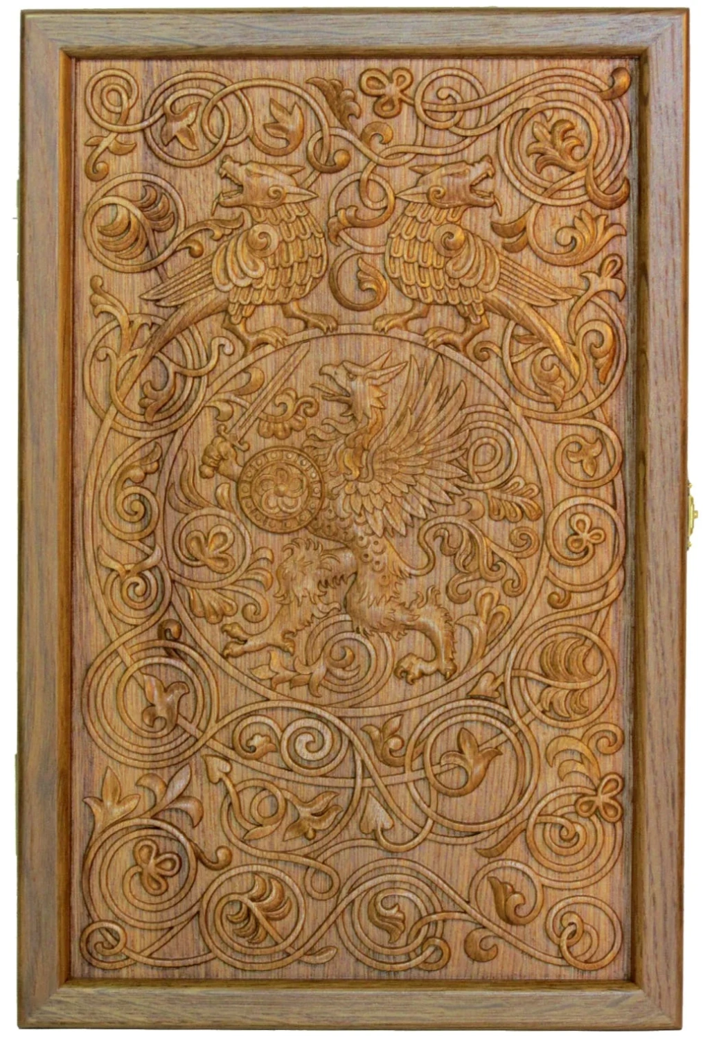 Резные дорожные нарды-шашки из массива чёрного дуба "Грифон геральдический с круглым щитом" - артикул: 120-155 | Мосподарок 