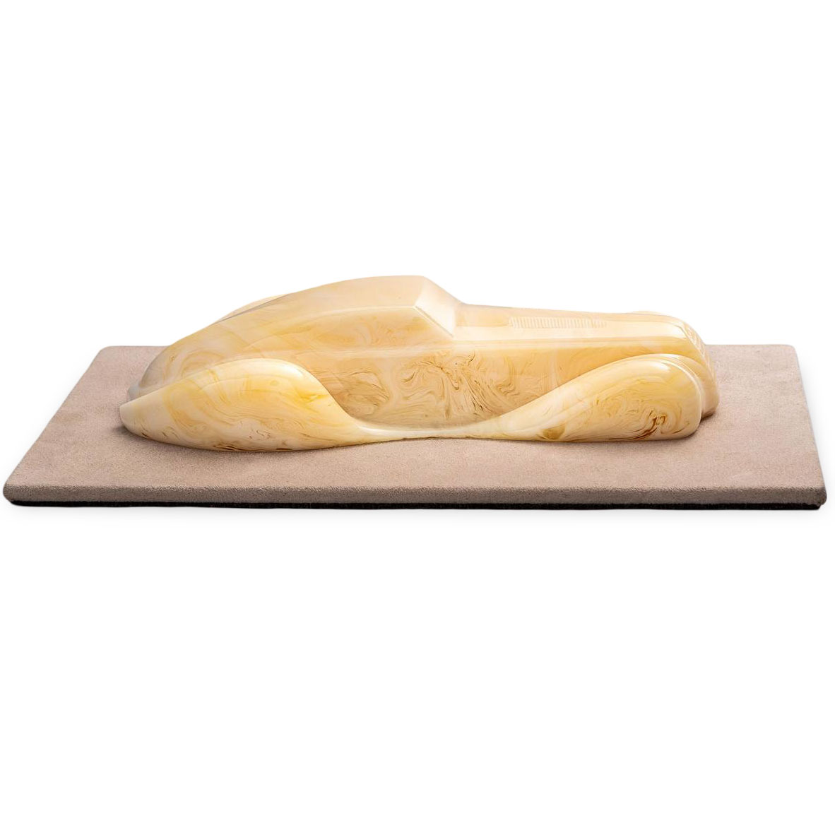 Декоративная статуэтка из светлого янтаря «Автомобиль» - артикул: 177018 | Мосподарок 