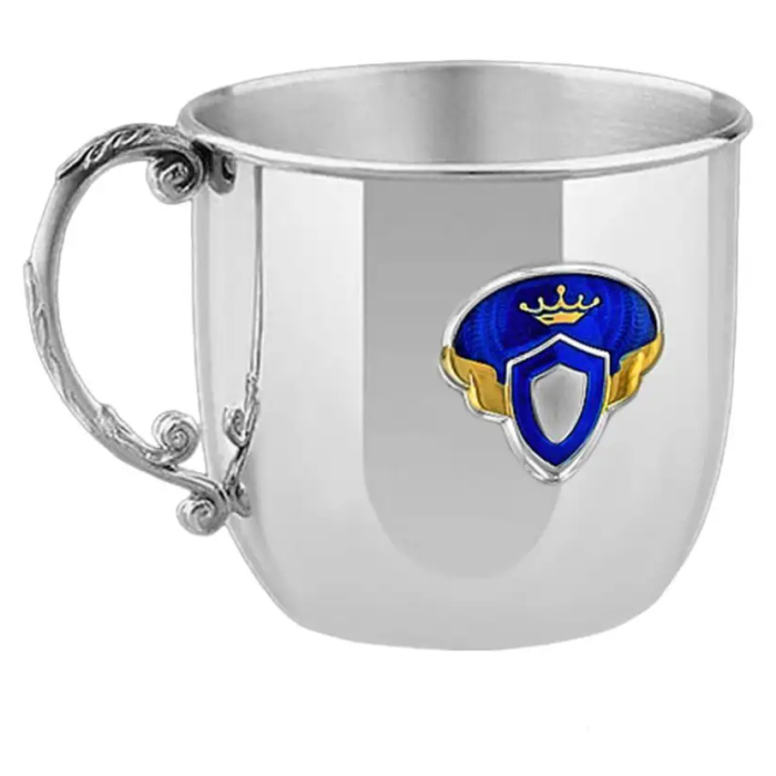 Набор детский серебряный КД "Принц": блюдце, кружка, ложка с позолотой и с эмалью, на 1 персону - артикул: AK01155 - стоимость: 73 000 руб. Набор детский серебряный КД "Принц": блюдце, кружка, ложка с позолотой и с эмалью, на 1 персону - артикул: AK01155 | Мосподарок