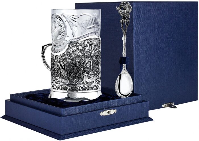 Подстаканник из серебра "Глухариная охота" - артикул: AK01118 - стоимость: 119 600 руб. Подстаканник из серебра "Глухариная охота" - артикул: AK01118 | Мосподарок