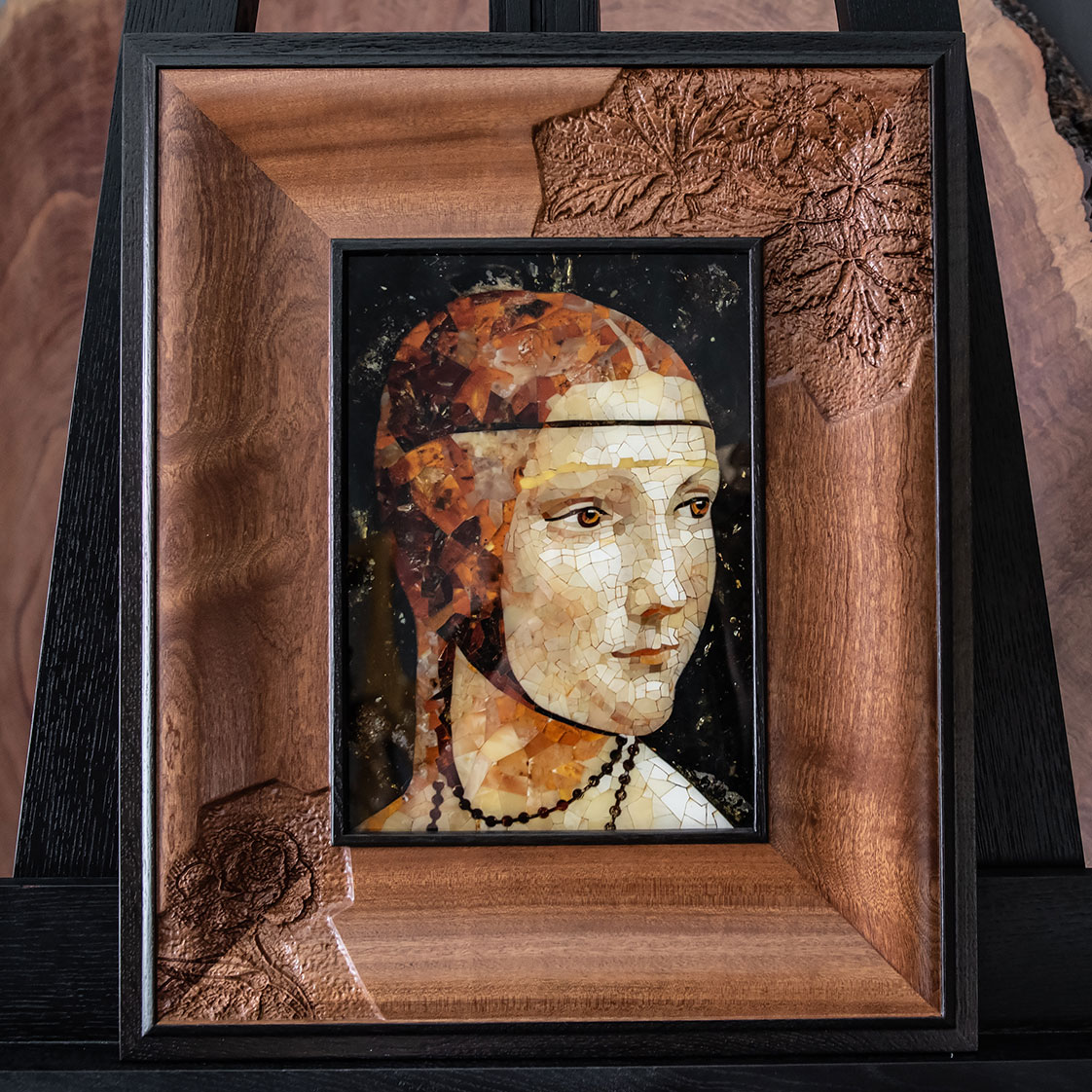 Панно из янтаря «Дама с горностаем» Леонардо да Винчи - артикул: 73405 | Мосподарок 